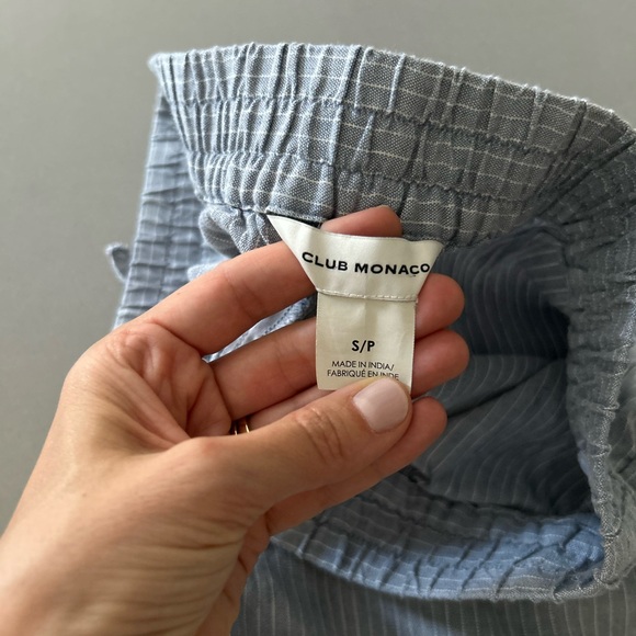 Club Monaco linen shorts. Size Small. - Picture 2 of 4